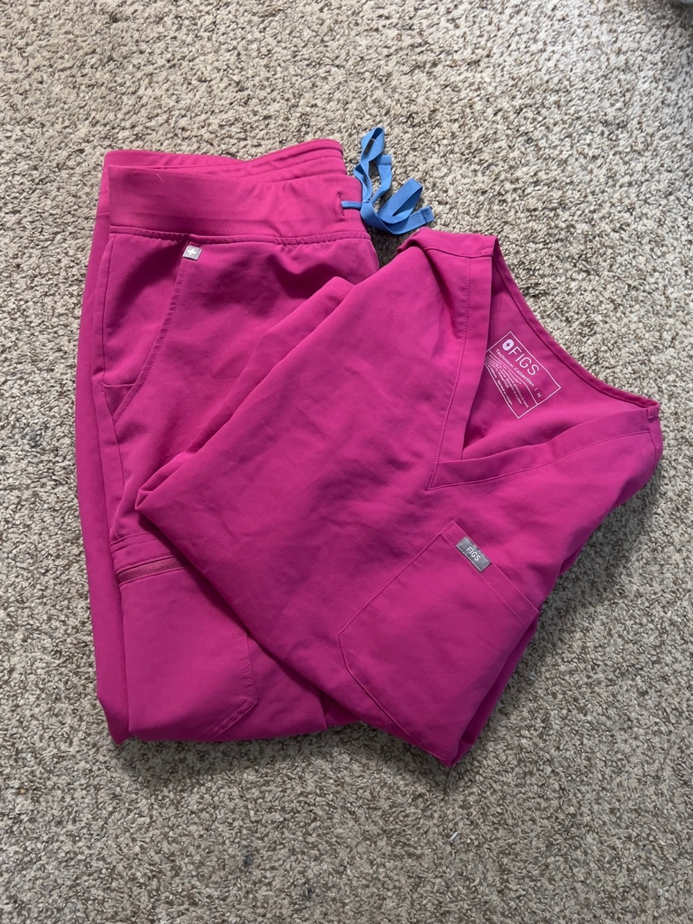 Figs womenβs scrubs jogger set